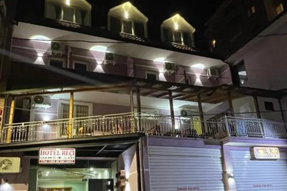 Hotel Reçi